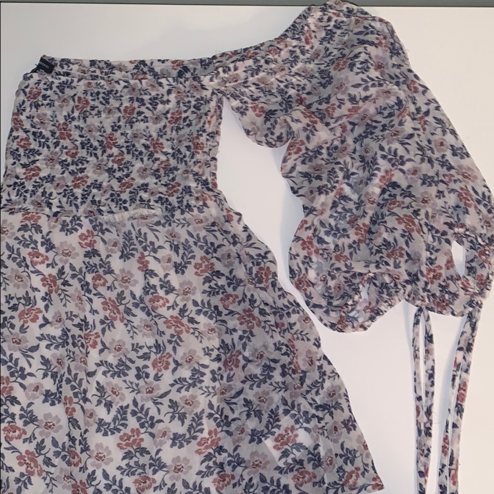 American Eagle off the shoulder top!